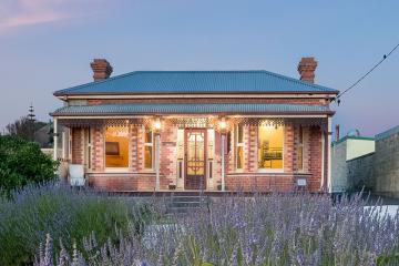 Albatross Federation Cottage Photo